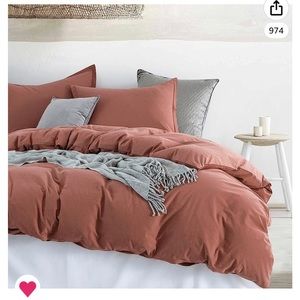 New in box king size duvet and sham set.